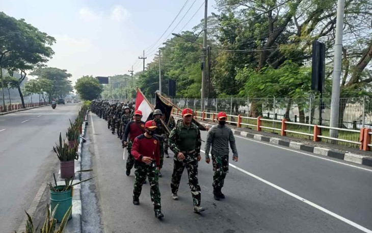 Lintas Medan taruna AAL dari Banyuwangi ke Surabaya