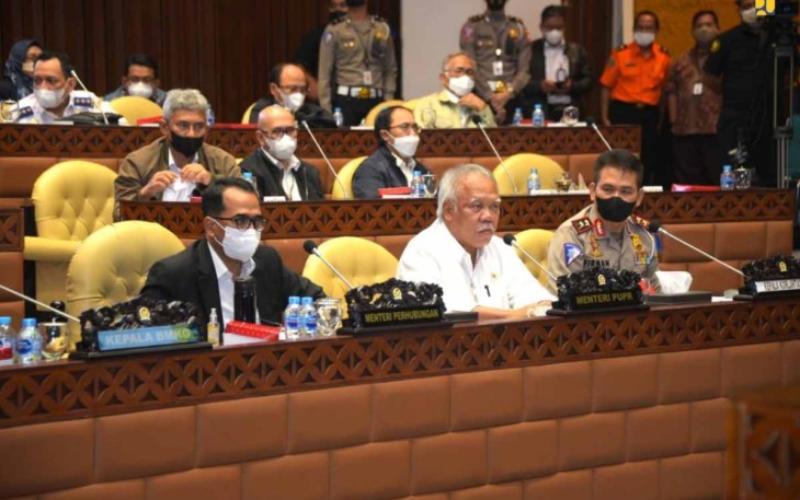 Menteri Basuki saat rapat evaluasi mudik lebaran dengan Komisi V DPR RI di Jakarta 