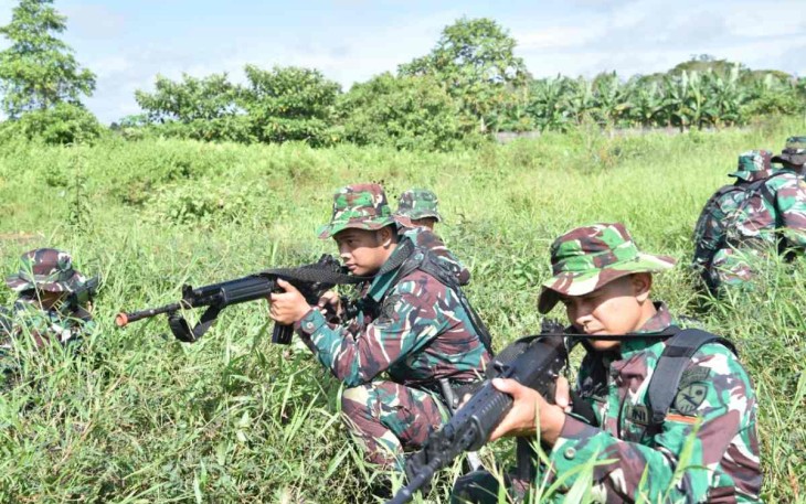 Prajurit lanud Supadio saat latihan pengamanan pangkalan