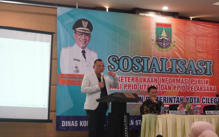 Walikota Cilegon saat memberikan sambutan acara sosialisasi KIP di hotel Green Peak Bogor