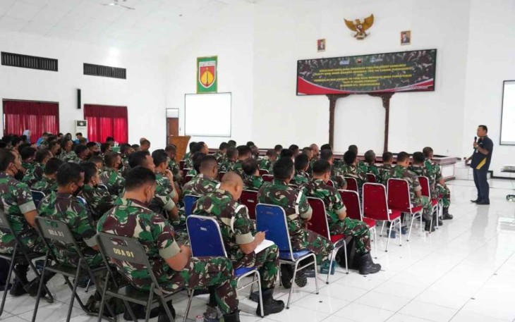 Prajurit Korem 071 Wijayakusuma saat menerima sosialisasi pensiun