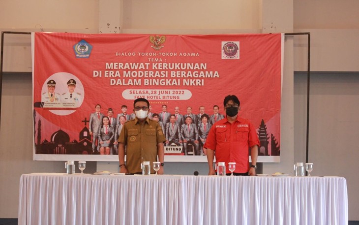Walikota Bitung Maurits Mantiri saat membuka dialog bersama tokoh-tokoh agama kota Bitung