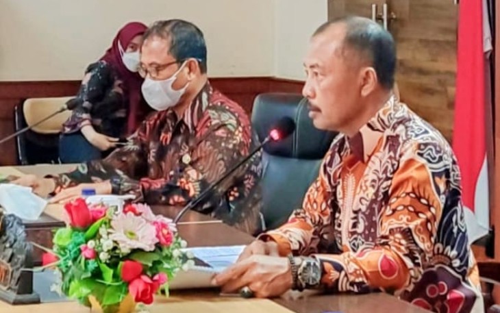 Sekdaprov Adi dalam sambutannya di ruang Rapat Utama, Lt.4, Kantor Gubernur, Dompak, Kamis(07/07).