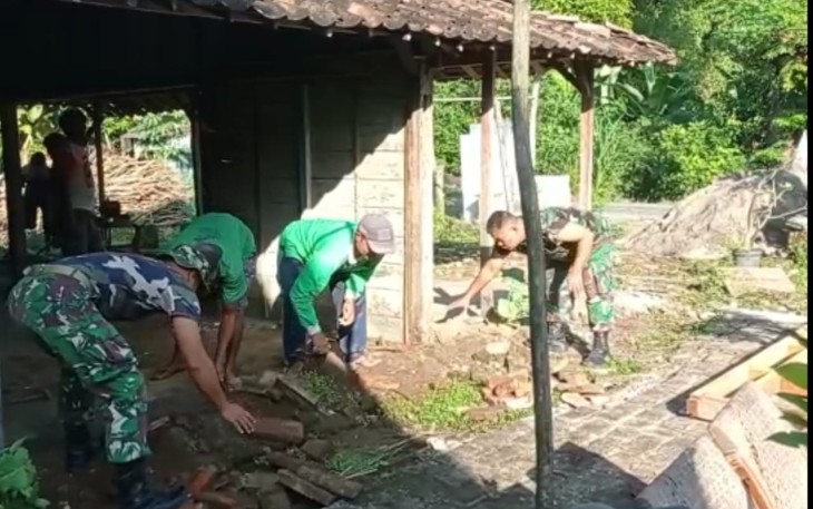 Bersama warga binaan rehab pos kamling