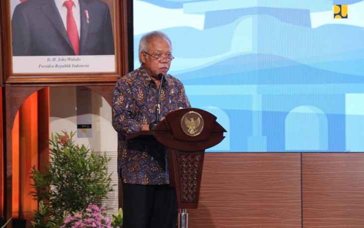 Menteri Basuki saat membuka acara national stakeholder forum persiapan WWF 2024 di auditorium kementerian PUPR 