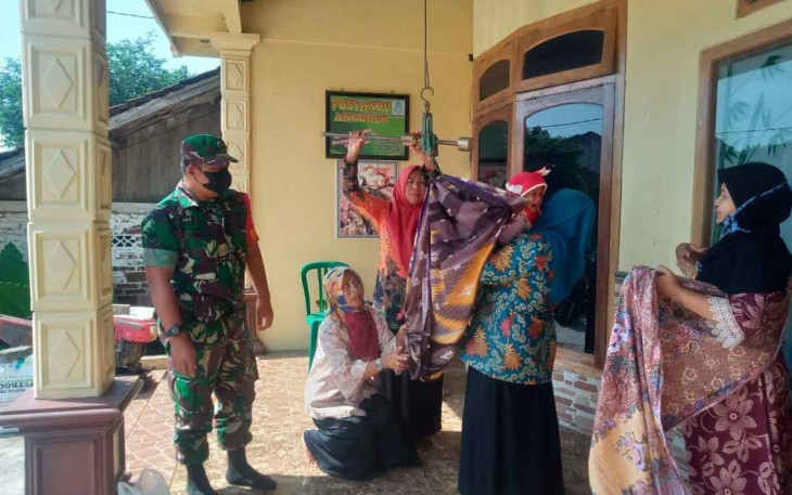 Dampingi.layanan posyandu di wilayah binaan 