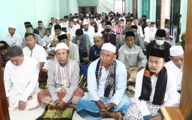 Pelaksanaan shalat Idul Adha di Masjid Al Jihad Perum TNI AL Sidoarjo