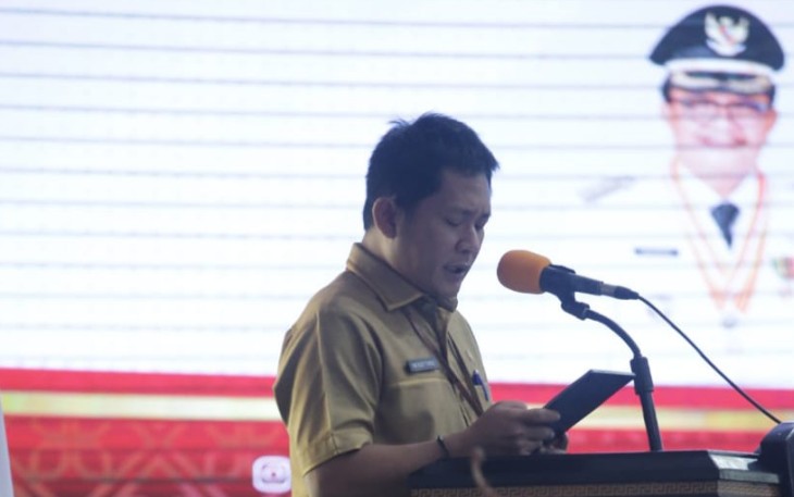Pejabat Sekda Kota Bitung Rudy Theno saat membacakan sambutan Walikota Bitung