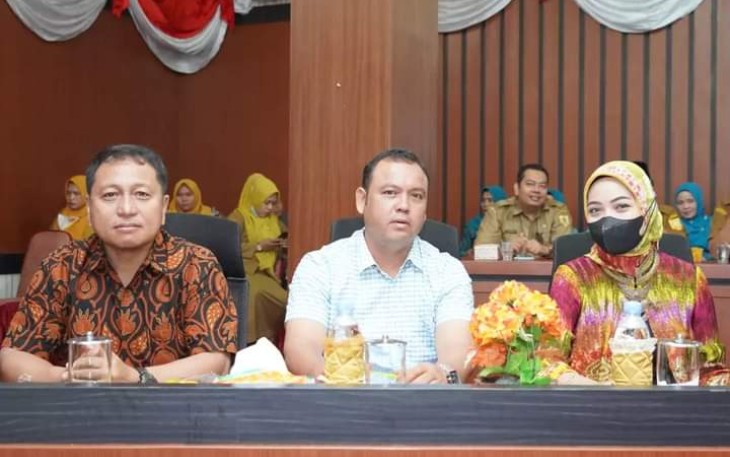 Penilaian lomba desain batik khas daerah Kabupaten Labuhanbatu Selatan di Aula Command Center, Senin (11/07/2022).