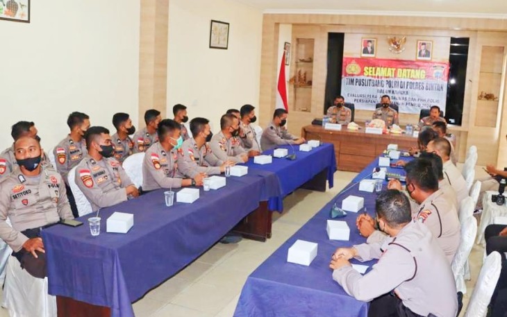 Puslitbang Polri saat Evaluasi Peralatan Dalmas dan PHH Polri di Polres Bintan