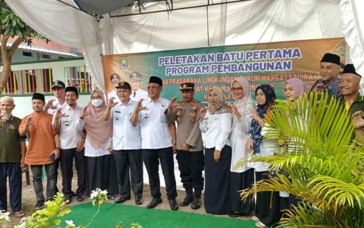 Foto bersama usai melaksanakan Program Salira di Kelurahan Cibeber