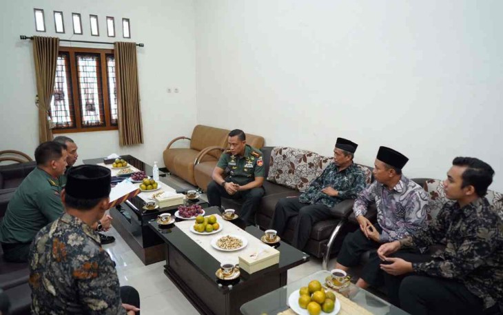 Danrem 071 Wijayakusuma saat silaturahmi di Pondok Pesantren ZIIS Cilongok