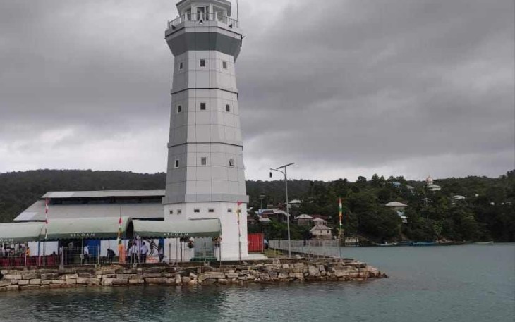 Lampu Pelabuhan 20 Meter Darat di Pelabuhan Elat Maluku Tenggara 