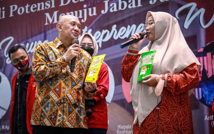 MenkopUKM saat acara pembekalan kuliah kerja mahasiswa di universitas Muhammadiyah Citebon