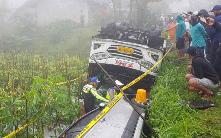 Kecelakaan bus pariwisata di jalan Magelang Boyolali 