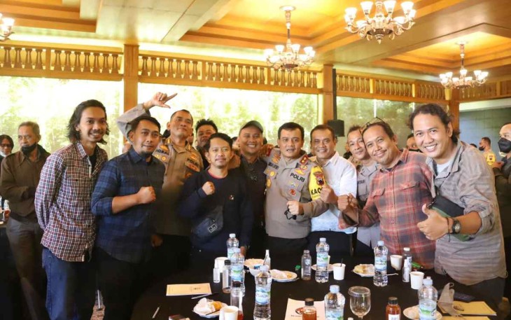 Kapolda Jateng bersama awak media di Hotel Griya Persada 