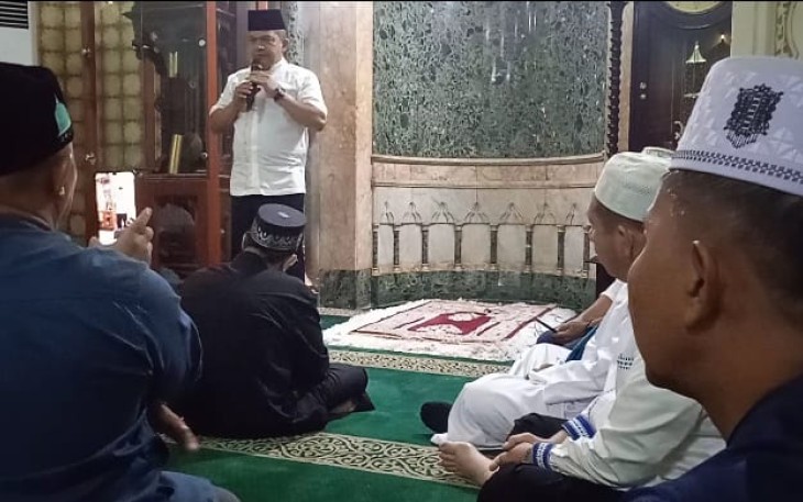 Pangdam saat memberikan ceramah dalam safari subuh arafah