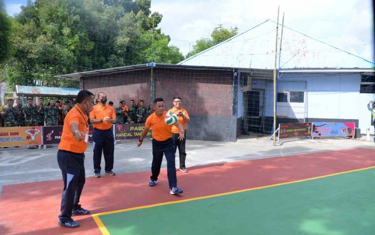 Danlanud saat serve bola resmikan turnamen voli Wira Waskita Cup 2022
