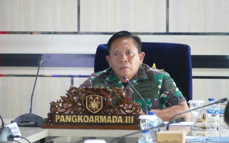 Pangkoarmada III saat memberikan arahan jajarannya