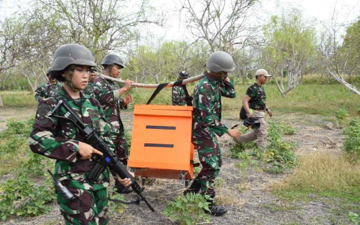Latopsduk II TNI AL, pengiriman bantuan ke pengungsi