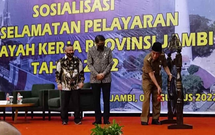 Gubernur Jambi saat pemukulan gong sosialisasi 