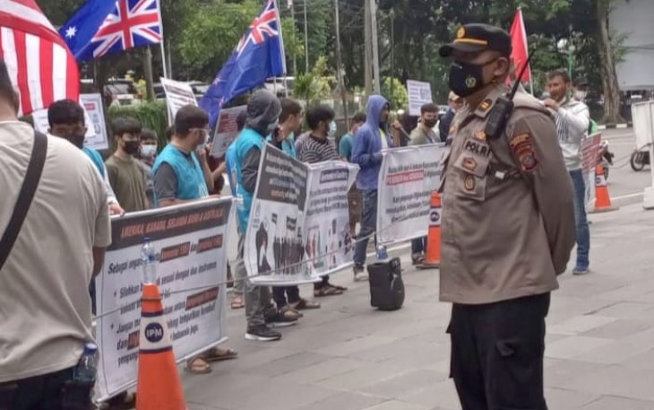 Kesiapsiagaan personel Polrestabes Medan saat kawal unras