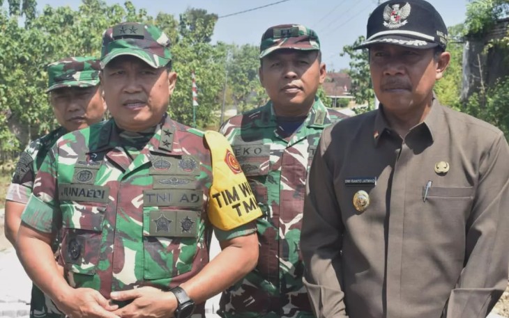 Mayjen Junaedi saat tinjau TMMD ke-114 di Desa Gunungsari