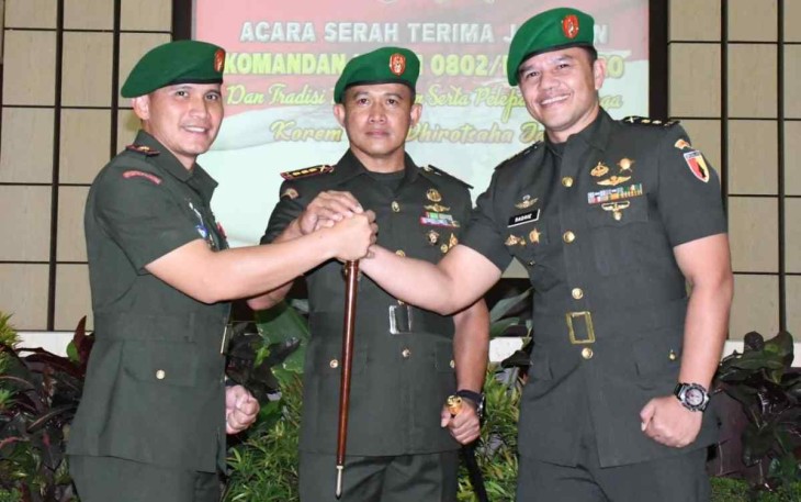 Foto bersama Danrem 081/DSJ usai sertijab Dandim 0802/Ponorogo 