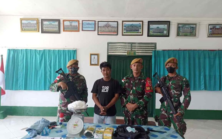 Satgas Pamtas RI-MLY Yonarmed 18/Komposit gagalkan penyelundupan 1 Kg Sabu di perbatasan 
