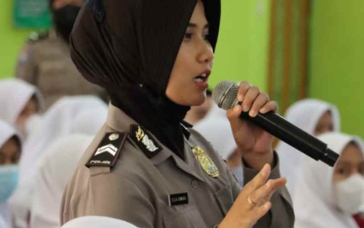 Polwan Goes to School saat memberikan edukasi ke siswa SMA 4 Blitar Kota