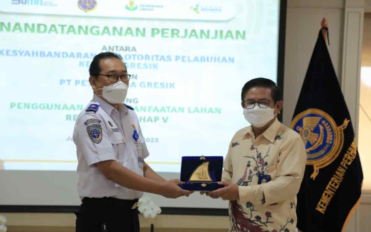 Penyerahan Pemanfaatan Lahan Reklamasi KSOP Gresik di Jakarta 