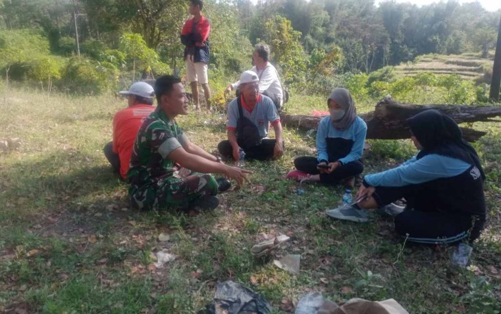 Serda Agus saat komsos bersama masyarakat binaannya