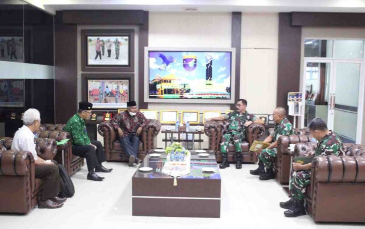 Kunjungan Rektor UNU Kalbar ke Kodam XII/TPR