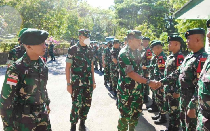 Kasum TNI Letjen TNI Eko Margiyono kunjungi Satgas Yonif RK 744/SYB
