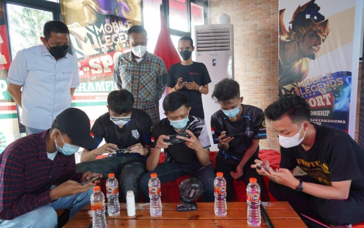 Danrem 071/Wijayakusuma saat mengikuti kegiatan E-Sport Championship 