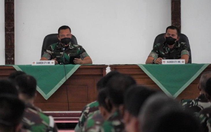 Danrem 071 Wijayakusuma saat memberikan pengarahan prajuritnya 
