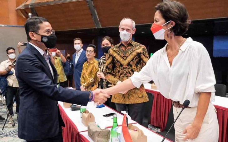 Menparekraf Sandiaga Uno bersama State Secretary of Education and Science of The Netherlands Gunai Uslu di Jakarta 