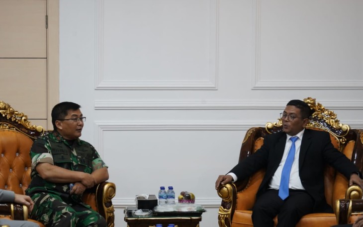 Danrem 064/MY Brigjen TNI Tatang Subarna bersama Ketua DPRD Banten Andra Soni, Selasa (20/9)