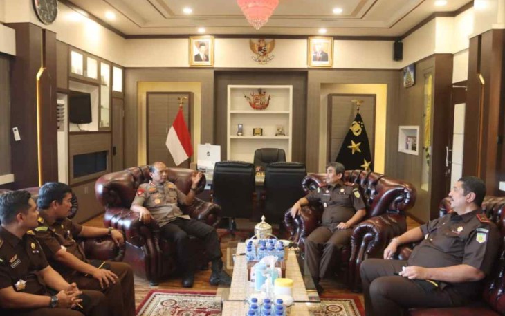 Kapolda Kalteng saat menerima kunjungan Kajati di Mapolda, Rabu (21/9)