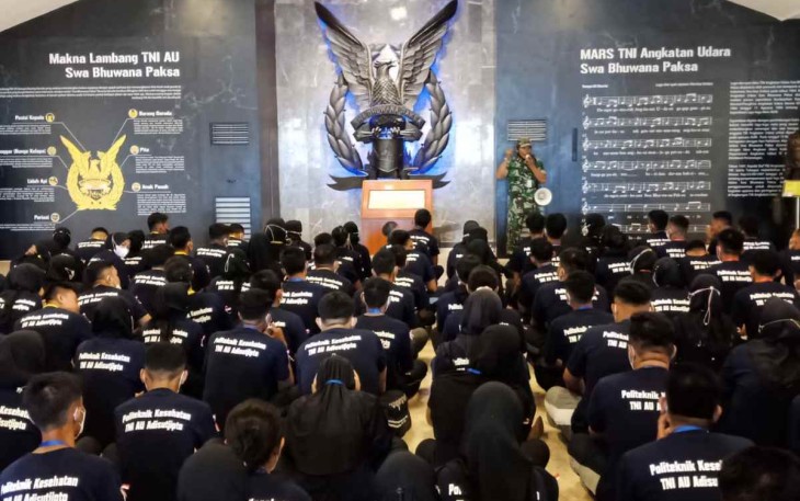 Mahasiswa Poltekes TNI AU Adisutjipto saat mengunjungi Muspusdirla, Rabu (21/9)