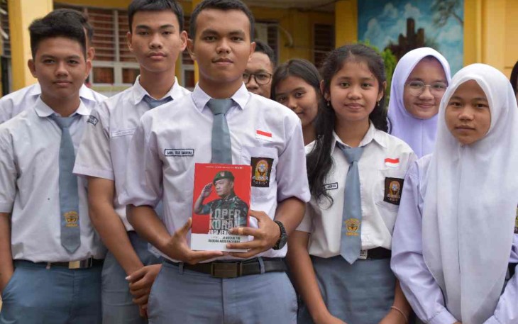 Inspirasi generasi muda wilayah Korem 023/KS, Buku Loper Koran Jadi Jenderal, Kamis (22/9)