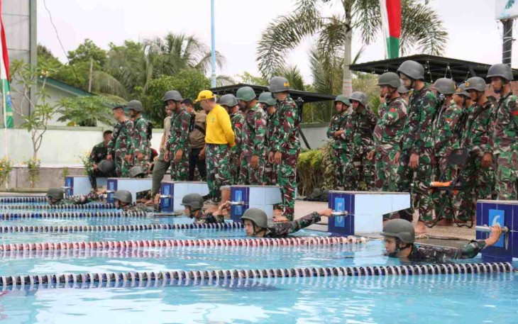 Lomba renang militer antar satuan jajaran Kodam XII/Tpr