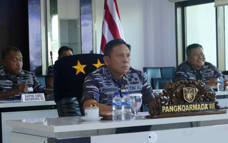 Pangkoarmada III Laksamana Muda TNI Irvansyah saat mengikuti exit briefing Pangkoarmada RI secara virtual 