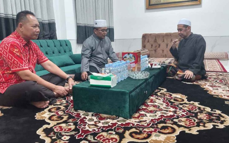 Danrem 064/MY Brigjen TNI Tatang Subarna silaturahmi dengan KH Tubagus Ahmad Syadzili Wasi