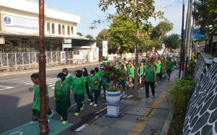 Olahraga bersama jajaran Korem 073/Mkt