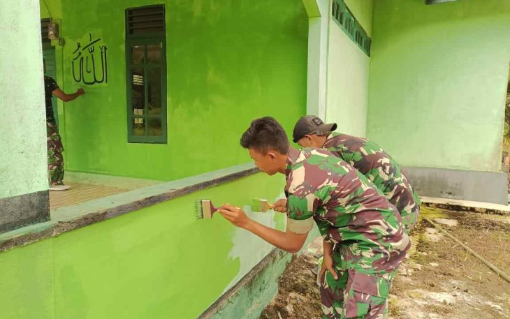 Pengecetan masjid di perbatasan 