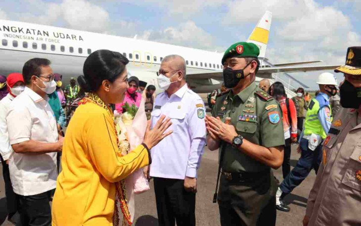 Kunjungan Ketua Umum Dharma Pertiwi di Kalbar 