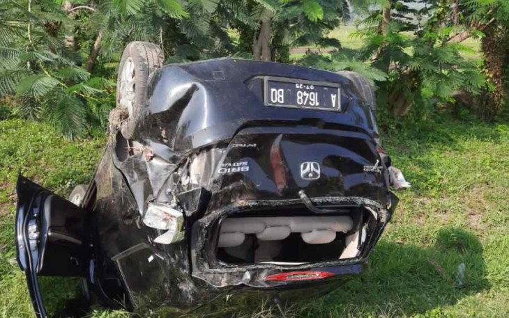 Mobil ringsek pasca kecelakaan di tol Tangerang. Rabu (28/9)