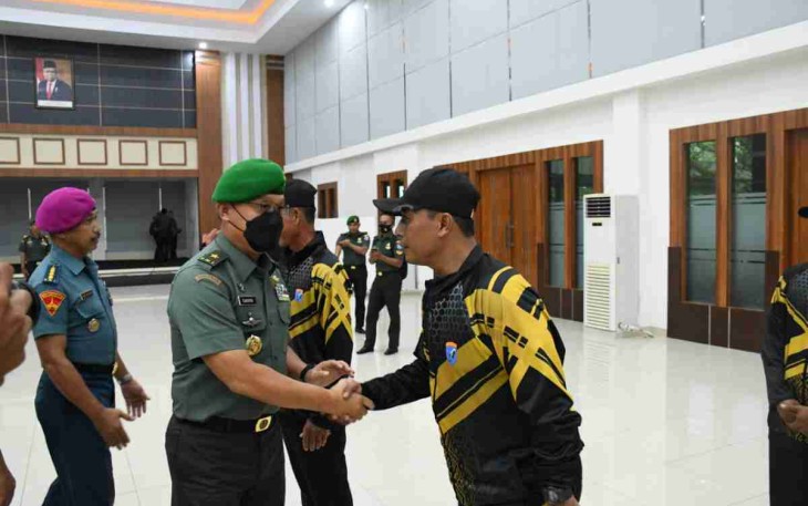 Pelepasan kontingen Liga Santri Piala Kasad Kodam XII/TPR
