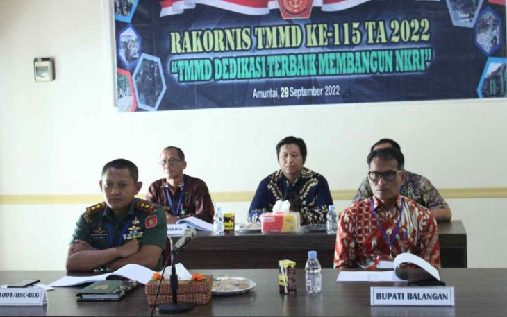 Dandim 1001/HSU-BLG Letkol Inf Dhuwi Hendradjaja saat mengikuti Rakernis TMMD ke 115 secara virtual. Kamis (29/9)